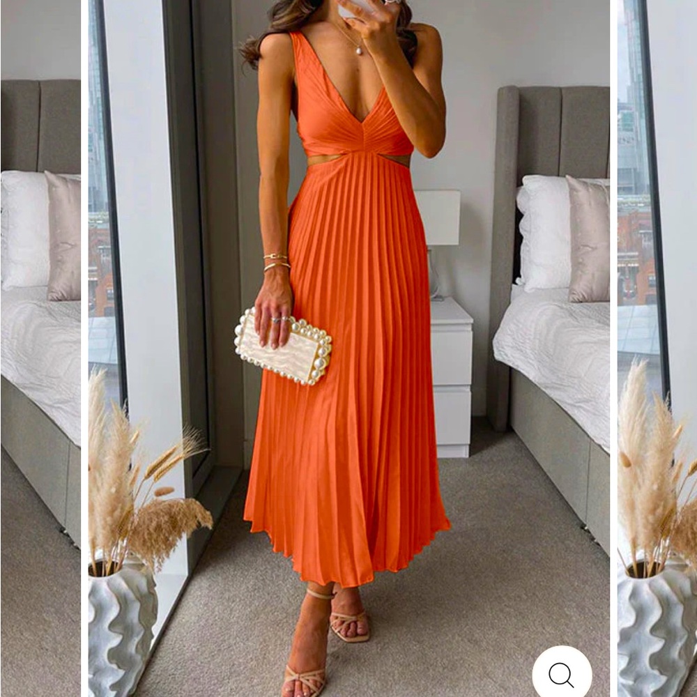 Sleeveless Orange V-Neck Pleated Midi Dress